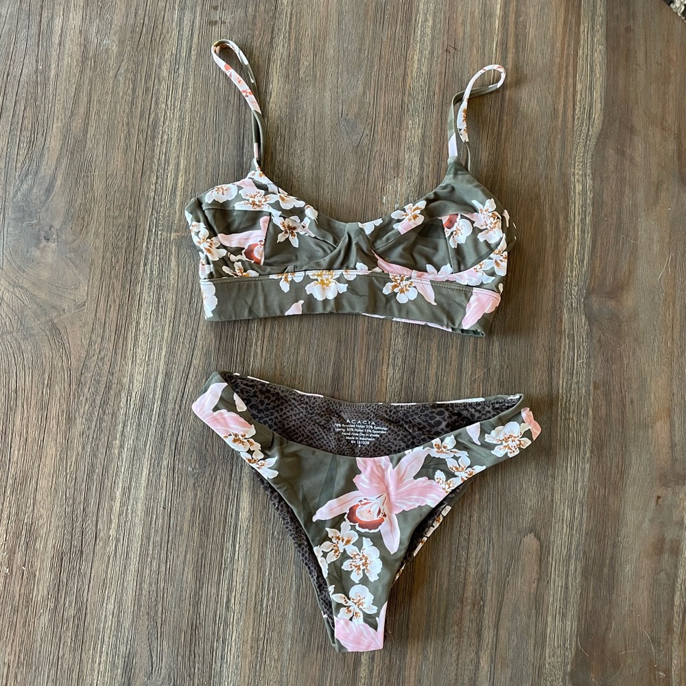 Acacia Hilo Set, Paisley Top and Zuma Bottom XS